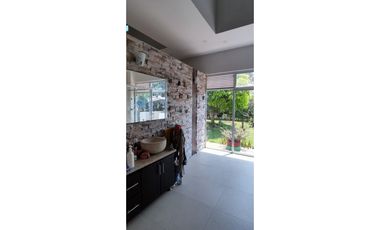 VENTA HERMOSISIMA CASA DENTRO DEL MEJOR CONDOMINIO DE CHINAUTA C/MARCA
