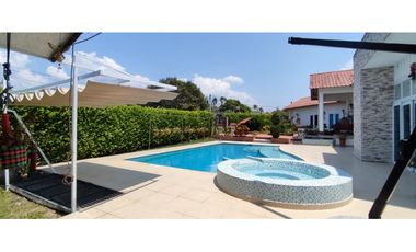 VENTA HERMOSISIMA CASA DENTRO DEL MEJOR CONDOMINIO DE CHINAUTA C/MARCA