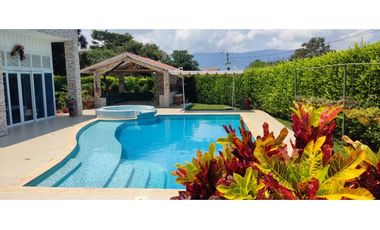 VENTA HERMOSISIMA CASA DENTRO DEL MEJOR CONDOMINIO DE CHINAUTA C/MARCA