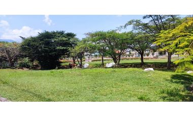 VENTA HERMOSISIMA CASA DENTRO DEL MEJOR CONDOMINIO DE CHINAUTA C/MARCA