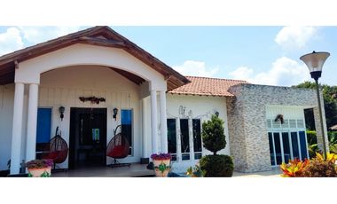 VENTA HERMOSISIMA CASA DENTRO DEL MEJOR CONDOMINIO DE CHINAUTA C/MARCA