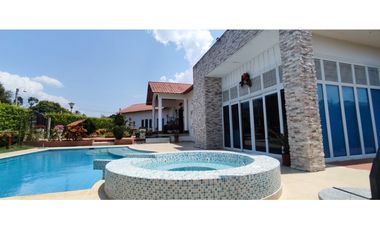 VENTA HERMOSISIMA CASA DENTRO DEL MEJOR CONDOMINIO DE CHINAUTA C/MARCA