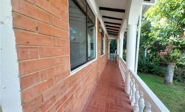 VENTA LINDA CASA DE UN PISO EN EL MEJOR CONDOMINIO DE CHINAUTA C/MARCA