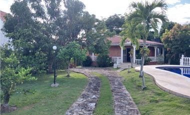 VENTA LINDA CASA DE UN PISO EN EL MEJOR CONDOMINIO DE CHINAUTA C/MARCA