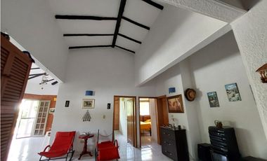 VENTA LINDA CASA DE UN PISO EN EL MEJOR CONDOMINIO DE CHINAUTA C/MARCA