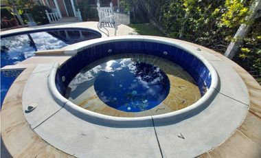 VENTA LINDA CASA DE UN PISO EN EL MEJOR CONDOMINIO DE CHINAUTA C/MARCA