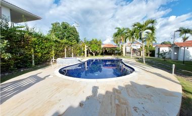 VENTA LINDA CASA DE UN PISO EN EL MEJOR CONDOMINIO DE CHINAUTA C/MARCA