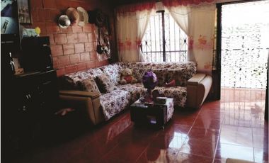 CASA EN VENTA EN VILLA GORGONA CANDELARIA BARRIO CENTRO