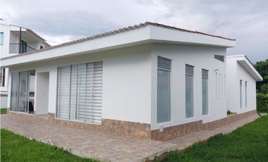 VENTA LINDA CASA EN EL MEJOR CONDOMINIO DE CHINAUTA CUNDINAMARCA