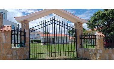 VENTA LINDA CASA EN EL MEJOR CONDOMINIO DE CHINAUTA CUNDINAMARCA