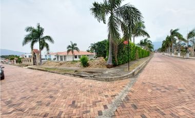 VENTA LOTE ESQUINERO SUPER UBICADO EN EL MEJOR CONDOMINIO DE CHINAUTA