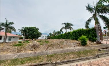 VENTA LOTE ESQUINERO SUPER UBICADO EN EL MEJOR CONDOMINIO DE CHINAUTA