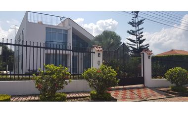 VENTA ESPECTACULAR CASA CAMPESTRE EN CHINAUTA CUNDINAMARCA