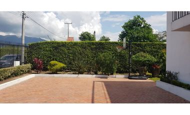 VENTA ESPECTACULAR CASA CAMPESTRE EN CHINAUTA CUNDINAMARCA