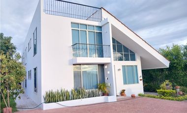 VENTA ESPECTACULAR CASA CAMPESTRE EN CHINAUTA CUNDINAMARCA