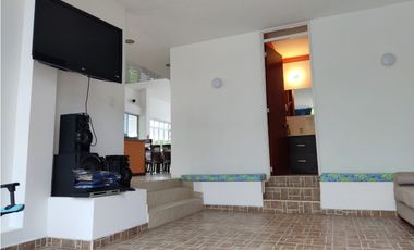 VENTA ESPECTACULAR CASA CAMPESTRE EN CHINAUTA CUNDINAMARCA