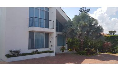 VENTA ESPECTACULAR CASA CAMPESTRE EN CHINAUTA CUNDINAMARCA