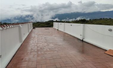 VENTA ESPECTACULAR CASA CAMPESTRE EN CHINAUTA CUNDINAMARCA