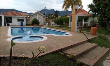 VENTA CASA  EN EL MEJOR CONDOMINIO DE CHINAUTA PRECIO DE OPORTUNIDAD