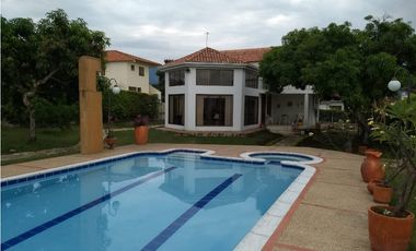 VENTA CASA  EN EL MEJOR CONDOMINIO DE CHINAUTA PRECIO DE OPORTUNIDAD