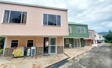 VENTA LINDISIMA CASA CAMPESTRE EN CHINAUTA CUNDINAMARCA