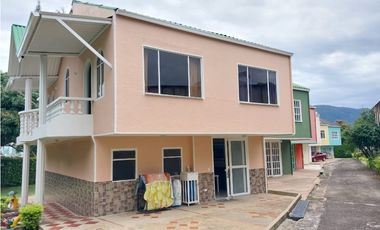 VENTA LINDISIMA CASA CAMPESTRE EN CHINAUTA CUNDINAMARCA