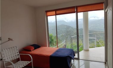 VENTA HERMOSA CASA CON UNA ESPECTACULAR VISTA EN CHINAUTA C/MARCA