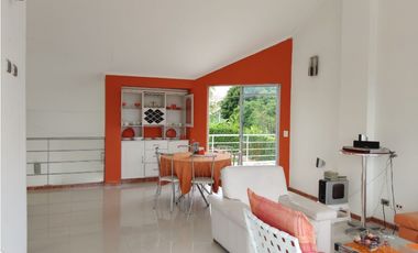 VENTA HERMOSA CASA CON UNA ESPECTACULAR VISTA EN CHINAUTA C/MARCA