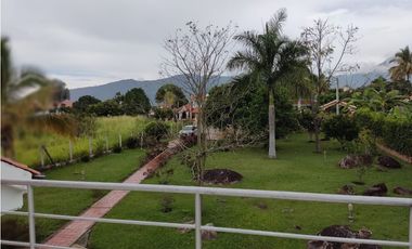 VENTA HERMOSA CASA CON UNA ESPECTACULAR VISTA EN CHINAUTA C/MARCA