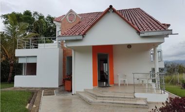 VENTA HERMOSA CASA CON UNA ESPECTACULAR VISTA EN CHINAUTA C/MARCA