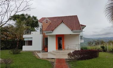 VENTA HERMOSA CASA CON UNA ESPECTACULAR VISTA EN CHINAUTA C/MARCA