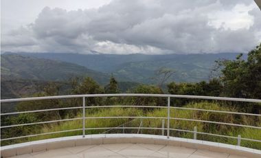 VENTA HERMOSA CASA CON UNA ESPECTACULAR VISTA EN CHINAUTA C/MARCA