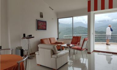 VENTA HERMOSA CASA CON UNA ESPECTACULAR VISTA EN CHINAUTA C/MARCA