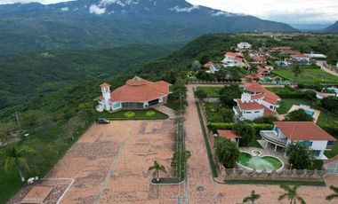VENTA HERMOSA CASA CON UNA ESPECTACULAR VISTA EN CHINAUTA C/MARCA