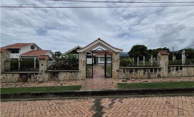 VENTA LINDA CASA CAMPESTRE EN CONDOMINIO EXCLUSIVO CHINAUTA C/MARCA