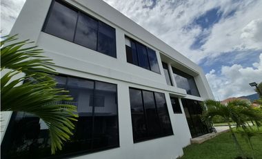 VENTA ESPECTACULAR CASA CAMPESTRE MODERNA EN CHINAUTA CUNDINAMARCA