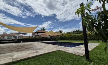 VENTA ESPECTACULAR CASA CAMPESTRE MODERNA EN CHINAUTA CUNDINAMARCA