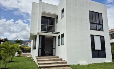 VENTA ESPECTACULAR CASA CAMPESTRE MODERNA EN CHINAUTA CUNDINAMARCA