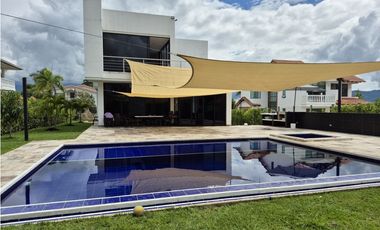 VENTA ESPECTACULAR CASA CAMPESTRE MODERNA EN CHINAUTA CUNDINAMARCA