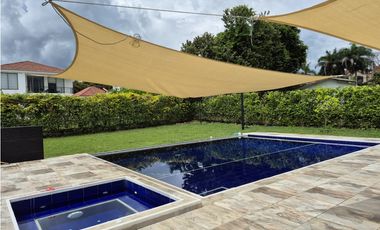 VENTA ESPECTACULAR CASA CAMPESTRE MODERNA EN CHINAUTA CUNDINAMARCA