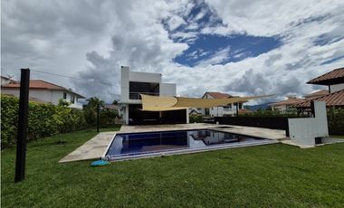 VENTA ESPECTACULAR CASA CAMPESTRE MODERNA EN CHINAUTA CUNDINAMARCA