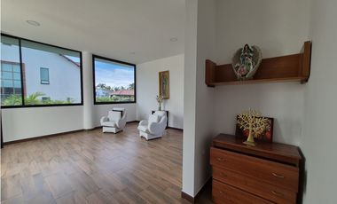 VENTA ESPECTACULAR CASA CAMPESTRE MODERNA EN CHINAUTA CUNDINAMARCA