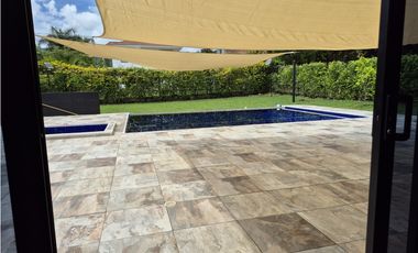 VENTA ESPECTACULAR CASA CAMPESTRE MODERNA EN CHINAUTA CUNDINAMARCA