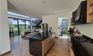 VENTA ESPECTACULAR CASA CAMPESTRE MODERNA EN CHINAUTA CUNDINAMARCA