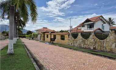 VENTA ESPECTACULAR CASA CAMPESTRE MODERNA EN CHINAUTA CUNDINAMARCA