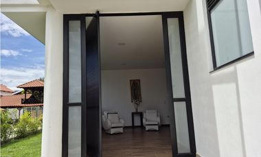 VENTA ESPECTACULAR CASA CAMPESTRE MODERNA EN CHINAUTA CUNDINAMARCA