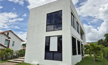 VENTA ESPECTACULAR CASA CAMPESTRE MODERNA EN CHINAUTA CUNDINAMARCA