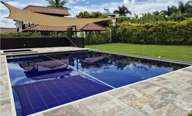 VENTA ESPECTACULAR CASA CAMPESTRE MODERNA EN CHINAUTA CUNDINAMARCA