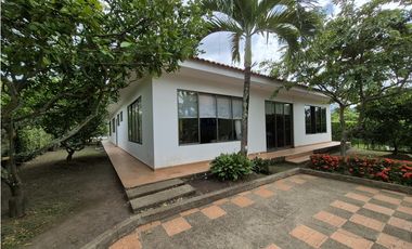 Venta Linda Casa Campestre Con Piscina Privada en Chinauta C/marca