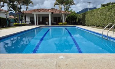 Venta Linda Casa Campestre Con Piscina Privada en Chinauta C/marca